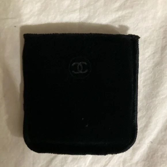 CHANEL Miroir Double Facettes in Black and Gold